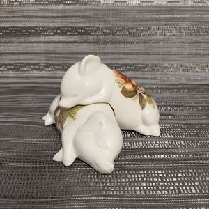 Snuggling Pigs Salt and Pepper Shakers Yellow Rose Tranferware Cottagecore Farm